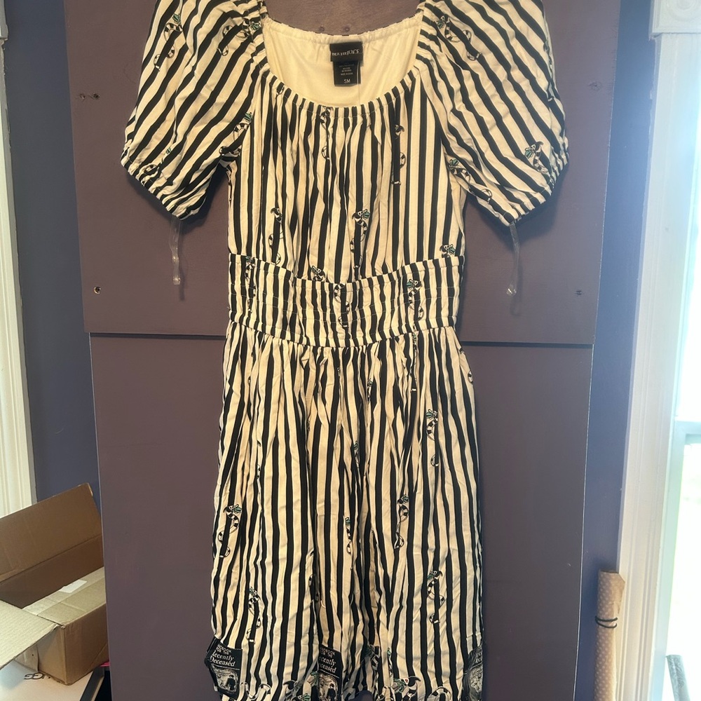 Hot topic beetle juice dress size small new with tags